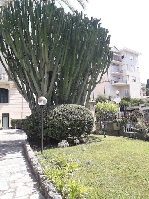 La Casa Di Anna, In Palazzina Liberty Fronte Parco Apartamento Bordighera Exterior foto